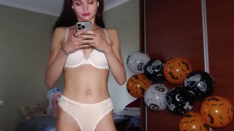 Snapshot of beauty_fruity chatting on October 8, 8:29 am Maria online show from October 8, 8:29 am