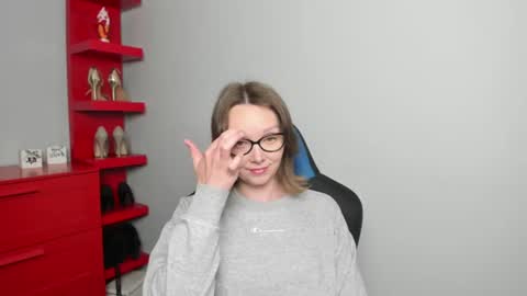 Zoe online show from June 18, 9:14 am