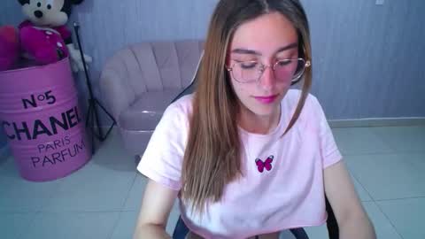 beba_fox_a online show from November 6, 4:07 am