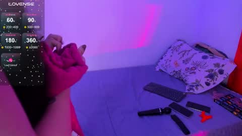Snapshot of becca_be_ chatting on February 25, 3:20 am Becca is here online show from February 25, 3:20 am