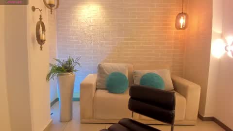 Am Becca online show from August 1, 7:05 pm