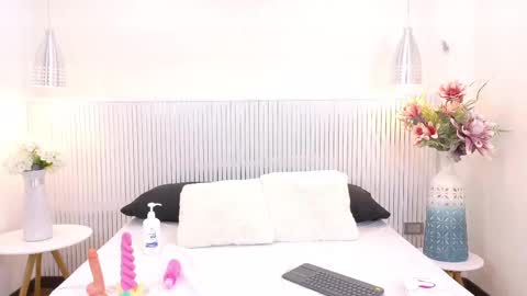 Snapshot of becky_gb chatting on September 8, 8:52 pm Laura Tobon online show from September 8, 8:52 pm