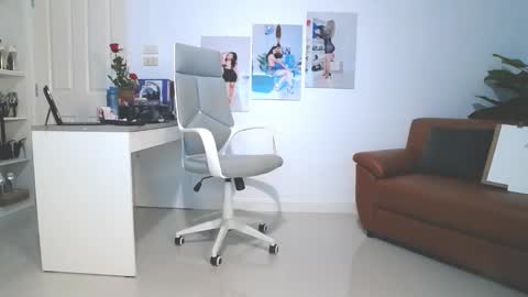 Bee if you ever see the girl who can take 12 inch all the way inside the ass try me online show from November 6, 1:44 am