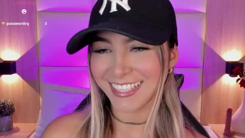 Bella cam online show from November 10, 8:04 pm