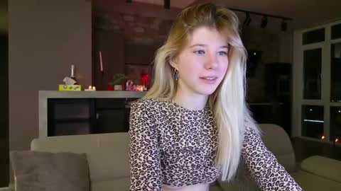 Snapshot of bella_amoury chatting on March 9, 7:05 pm Bella online show from March 9, 7:05 pm