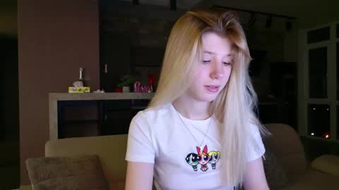 Snapshot of bella_amoury chatting on March 7, 8:33 pm Bella online show from March 7, 8:33 pm