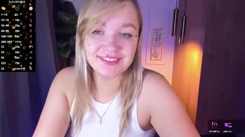 Snapshot of bella_cosmos chatting on September 10, 5:18 am Bella online show from September 10, 5:18 am