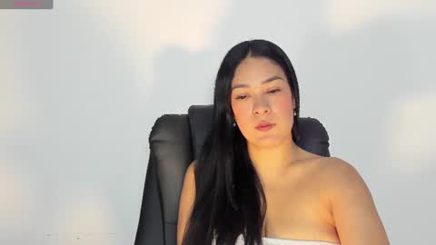 Laura online show from August 6, 12:23 pm
