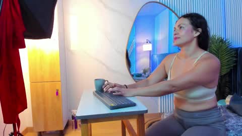 Bella Riviera online show from November 8, 8:25 pm