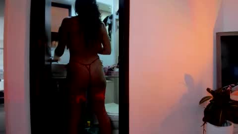 Snapshot of bella_rosee1 chatting on September 15, 10:17 pm Maria online show from September 15, 10:17 pm