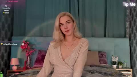 Snapshot of bella_stewartt chatting on September 25, 12:32 am Bella online show from September 25, 12:32 am