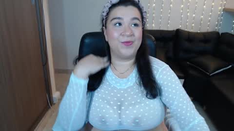 Snapshot of bella_sweet_01 chatting on October 10, 12:21 pm BELLA online show from October 10, 12:21 pm
