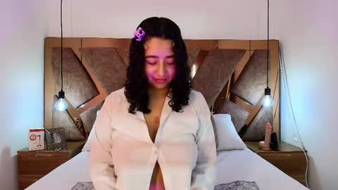 Bella Swwan  online show from May 6, 4:11 pm