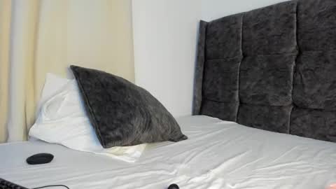 Bella sweetpea online show from September 11, 3:29 am