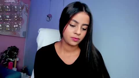 Snapshot of bella_walker_ chatting on October 5, 8:25 pm BELLA online show from October 5, 8:25 pm