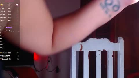 Snapshot of bella_xx9 chatting on January 10, 1:21 am bella_xx9 online show from January 10, 1:21 am