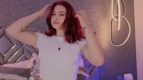 Cris online show from November 18, 7:59 pm