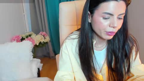 Snapshot of bellaanna25 chatting on March 10, 12:49 pm BellaAnna online show from March 10, 12:49 pm