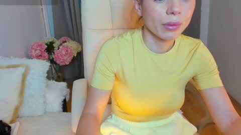 Snapshot of bellaanna25 chatting on February 25, 12:49 pm BellaAnna online show from February 25, 12:49 pm