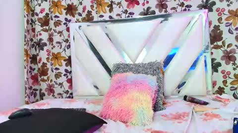 Snapshot of bellabelluci chatting on October 9, 10:58 pm BELLA online show from October 9, 10:58 pm