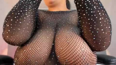 bellaboobs_ online show from November 17, 8:20 pm