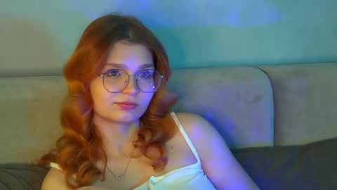 Snapshot of bellamarebelle chatting on October 11, 4:50 am BellaMarebelle online show from October 11, 4:50 am