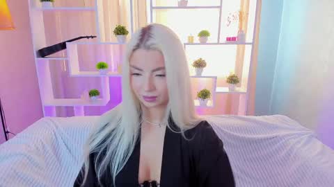 Bella online show from May 11, 1:08 am