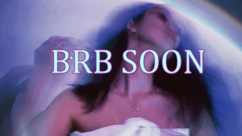 bellaparker_ online show from December 1, 8:18 am