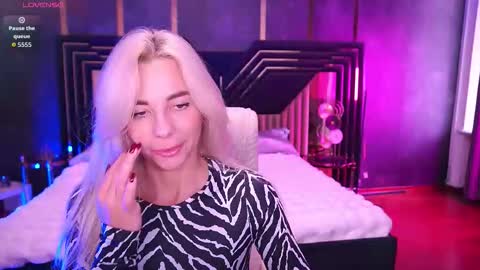 Bella online show from November 28, 9:23 am