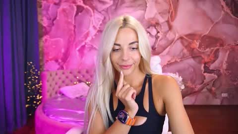 Snapshot of bellarayyy chatting on September 22, 7:45 pm Bella online show from September 22, 7:45 pm