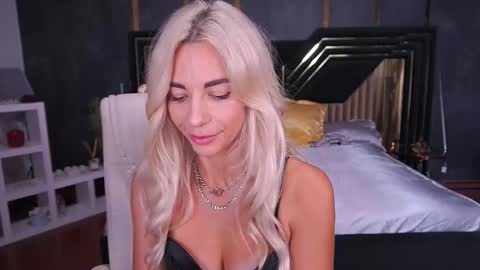 Snapshot of bellarayyy chatting on October 1, 6:51 am Bella online show from October 1, 6:51 am