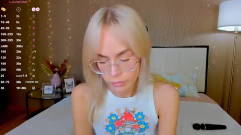 Bella online show from May 1, 1:09 am
