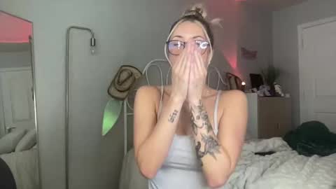 Snapshot of bellaxxboo chatting on September 10, 11:27 pm Bella Rose online show from September 10, 11:27 pm