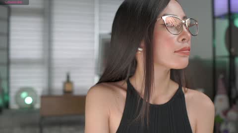 Belle Adrienne  IG  online show from December 8, 2:18 am