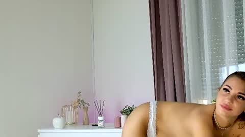 Belle online show from June 24, 4:11 am
