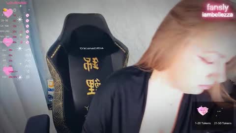 Your Annabelle Wolf  online show from November 30, 12:09 pm