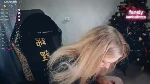 Your Annabelle Wolf  online show from January 6, 3:48 pm