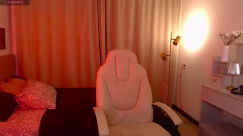 Bella online show from November 21, 1:51 am