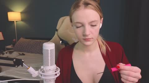 Alice online show from December 14, 7:36 pm