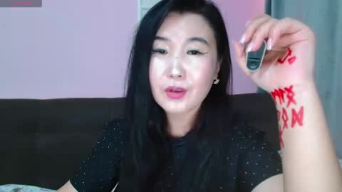 Snapshot of bet_lu chatting on October 22, 7:24 am Bet Lu online show from October 22, 7:24 am