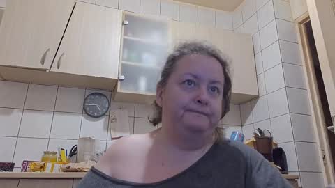 bethnorth online show from December 19, 2:38 am