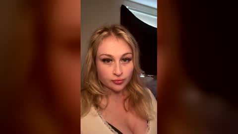 biancaberryxo online show from May 2, 11:24 am