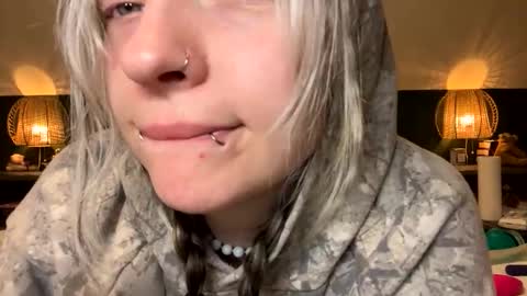 Ellie  online show from May 1, 4:27 am
