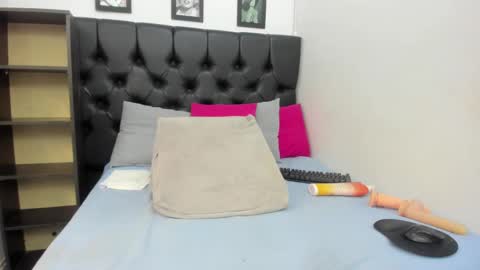 Snapshot of big_ass_18x chatting on October 4, 12:44 pm big_ass_18x online show from October 4, 12:44 pm