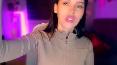 Mia online show from July 20, 1:46 pm