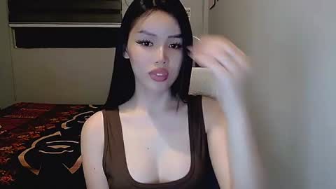 Mia online show from July 7, 11:46 am