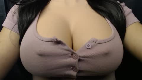 Snapshot of bigboobs_ivy chatting on October 15, 7:16 pm Ivy online show from October 15, 7:16 pm