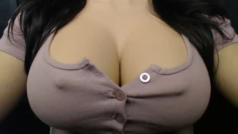 Snapshot of bigboobs_ivy chatting on October 3, 9:25 am Ivy online show from October 3, 9:25 am