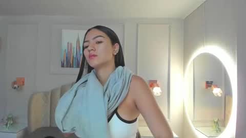 Snapshot of bigboobsnaughty1 chatting on February 9, 10:09 am online show from February 9, 10:09 am