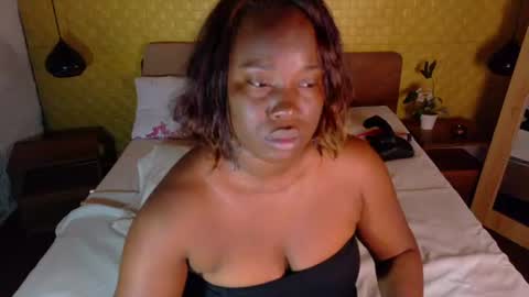 bigroundbooty_ online show from August 3, 8:47 pm